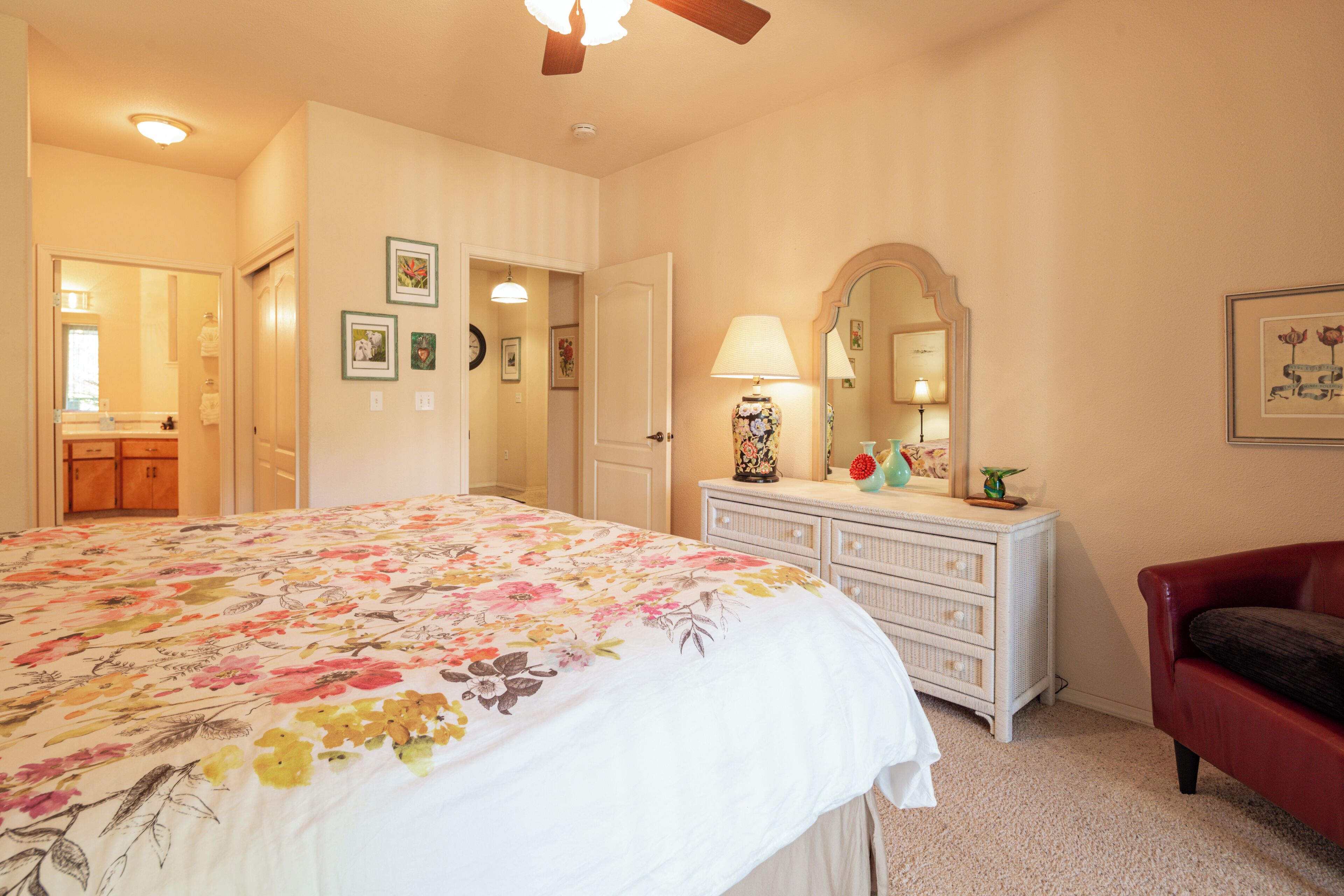 2 bedrooms, WiFi, bed sheets, wheelchair access