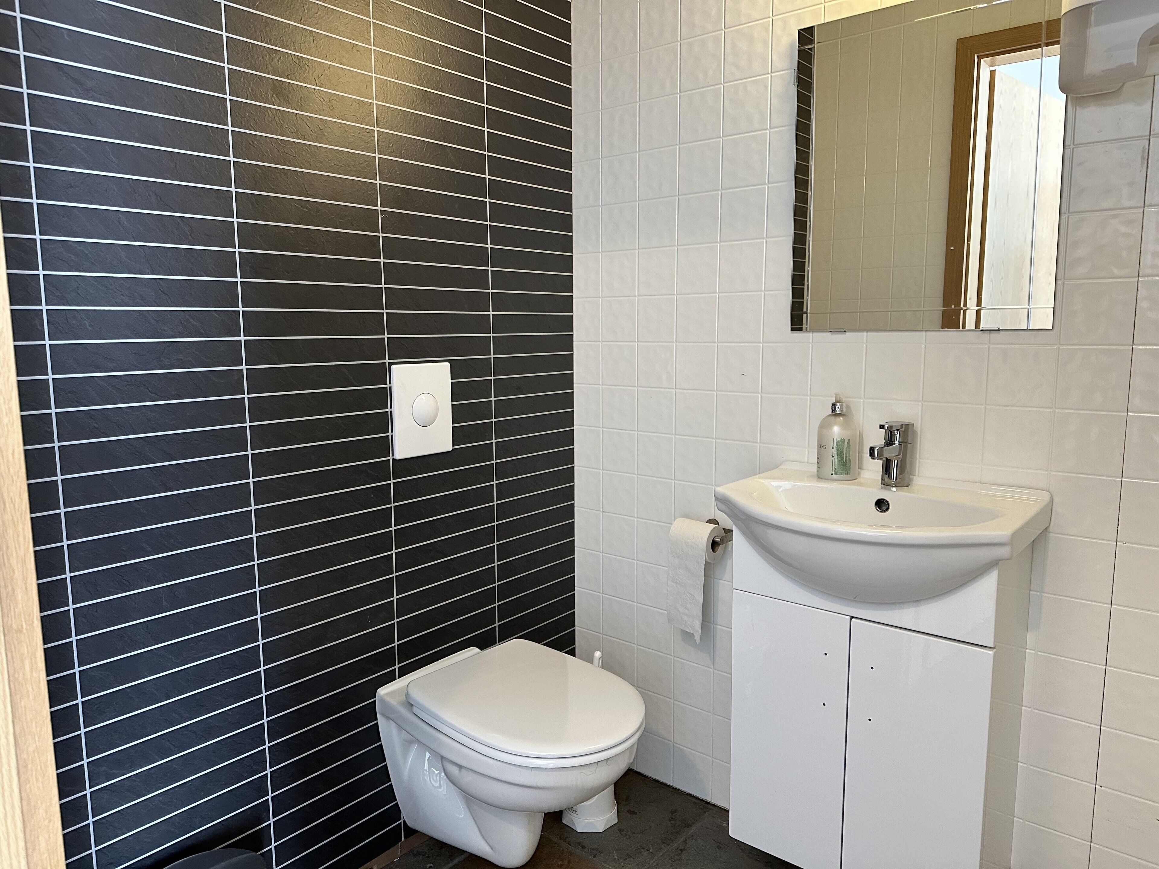 Standard Twin Room, Shared Bathroom | Bathroom | Shower, free toiletries, hair dryer, towels