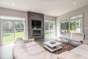 TV, fireplace, stereo