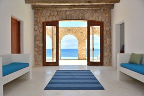 Interior - Pattoo Castle: An Exquisite Jamaican experience: Weddings & Private Parties (West End)