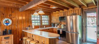 Lakeside Story - Log Cabin, Fire Pit, Beach!