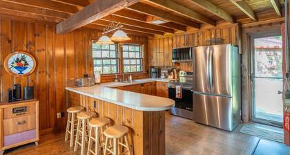 ¡EL AIRE LIBRE! Long Lake CABINA DE REGISTRO - Capacidad 6, enorme terraza, playa, y FONDEADERO