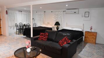 Smart-TV, Kamin, Stereoanlage, Computerbildschirme