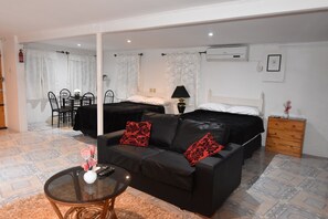 Smart-TV, Kamin, Stereoanlage, Computerbildschirme