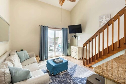 2 Story Oceanview Penthouse, Balcony, Free Parking