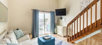 2 Story Oceanview Penthouse, Balcony, Free Parking