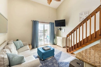 2 Story Oceanview Penthouse, Balcony, Free Parking