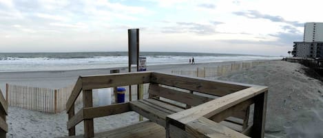 Am Strand, Liegestühle, Strandtücher