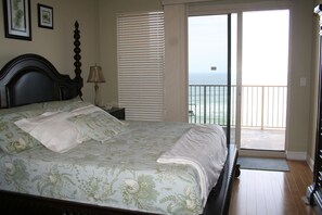 2 室のベッドルーム、低反発ベッド、アイロン / アイロン台、WiFi (無料)