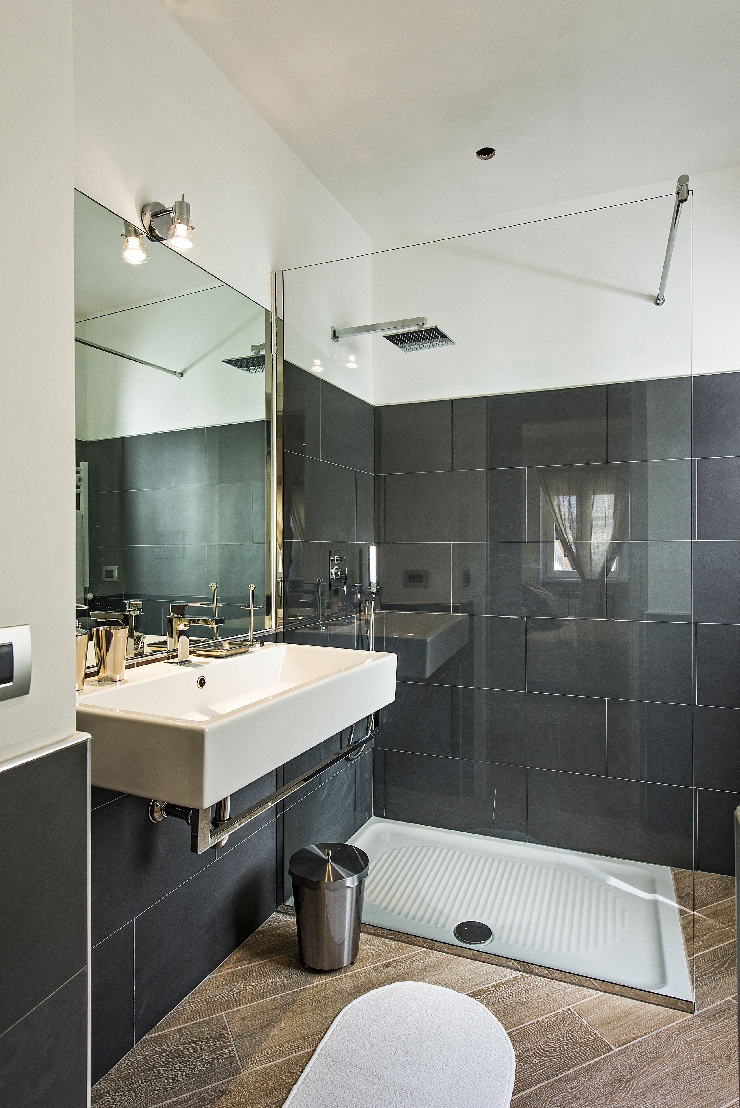 Doccia, asciugacapelli, bidet, asciugamani