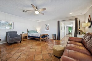6 bedrooms, iron/ironing board, free WiFi, bed sheets - 6 BR! Heated Pool, Hot Tub, Arcade (Phoenix)