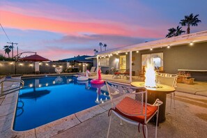 Outdoor pool, a heated pool - 6 BR! Heated Pool, Hot Tub, Arcade (Phoenix)
