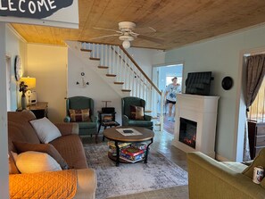 Smart TV, books - Centerview cottage (Harpswell)