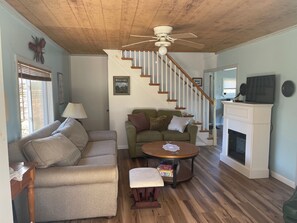 Smart TV, fireplace, books - Centerview cottage (Harpswell)