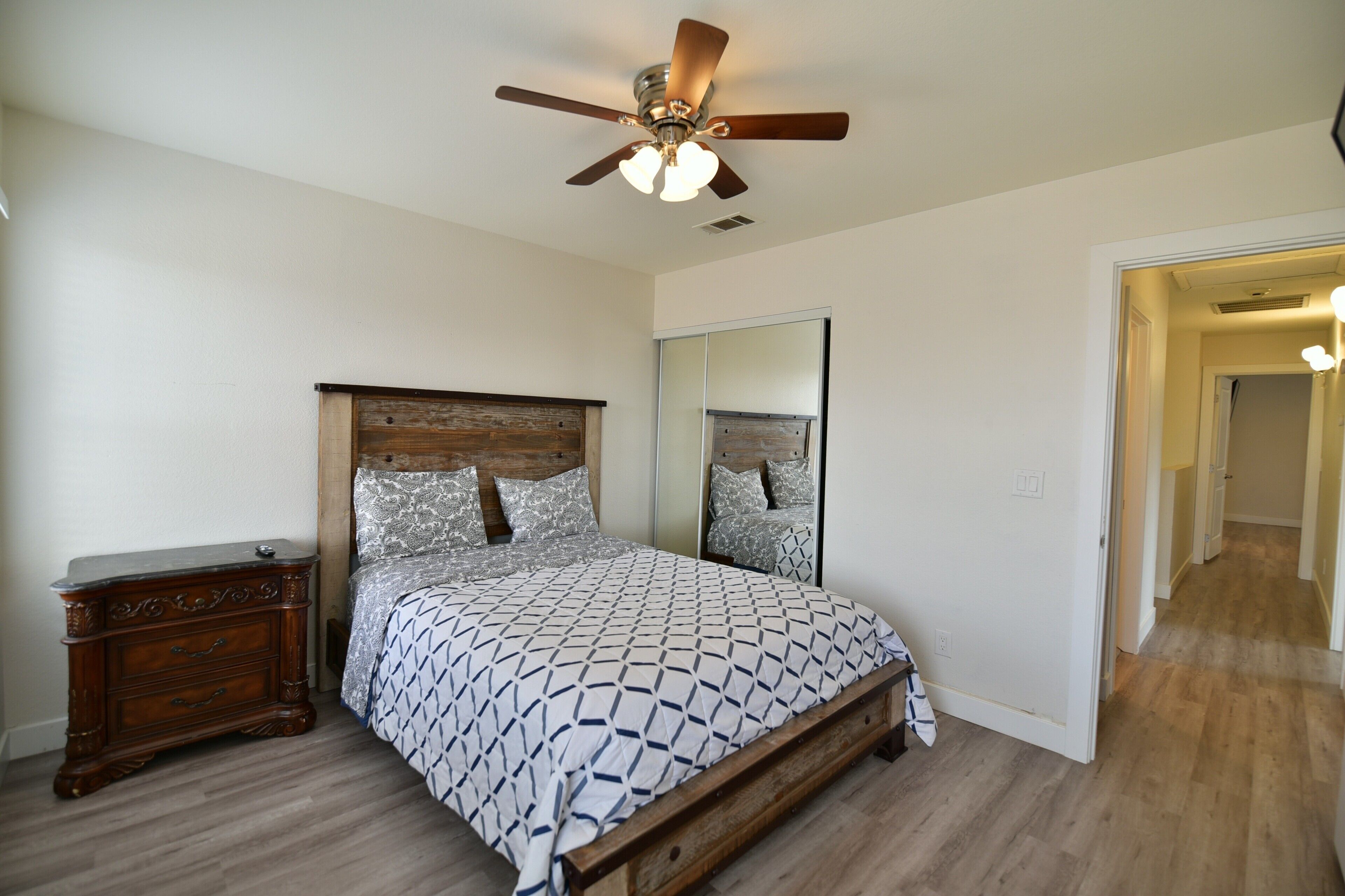 4 makuuhuonetta, silitysrauta/-lauta, vauvan matkasänky, ilmainen Wi-Fi