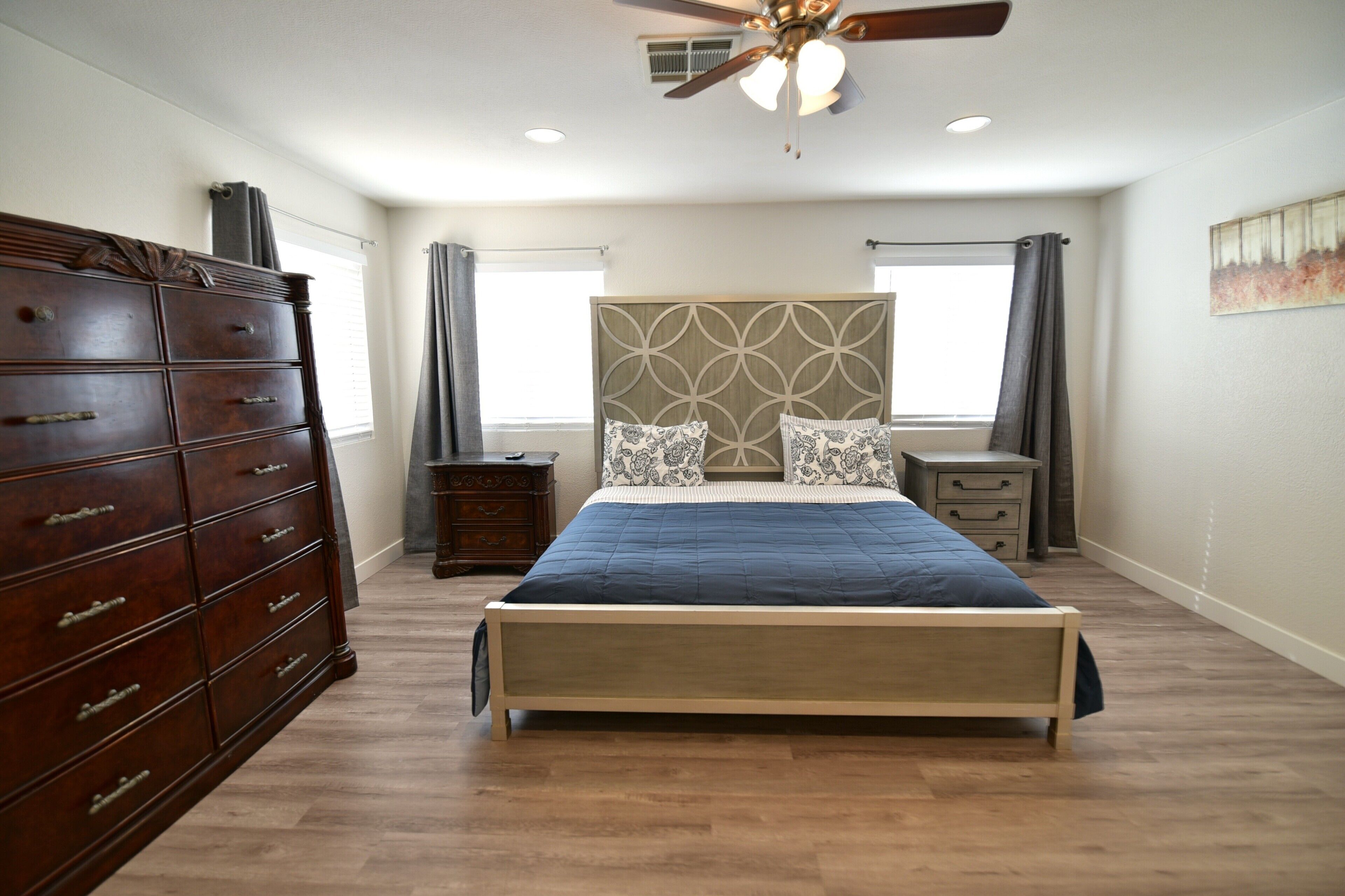 4 makuuhuonetta, silitysrauta/-lauta, vauvan matkasänky, ilmainen Wi-Fi