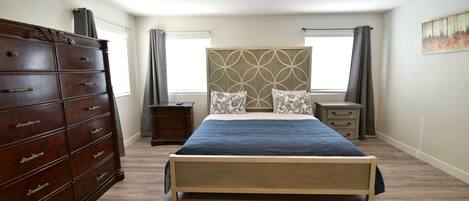 4 makuuhuonetta, silitysrauta/-lauta, vauvan matkasänky, ilmainen Wi-Fi