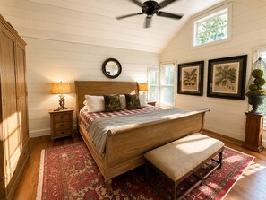 2 bedrooms, iron/ironing board, WiFi (free), bed sheets - Walk to DT Highlands | Designer Cabin | Fireplace | Fenced Yard | Dog Friendly (Highlands)