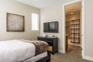 4 habitaciones, escritorio, tabla de planchar con plancha y wifi gratis 