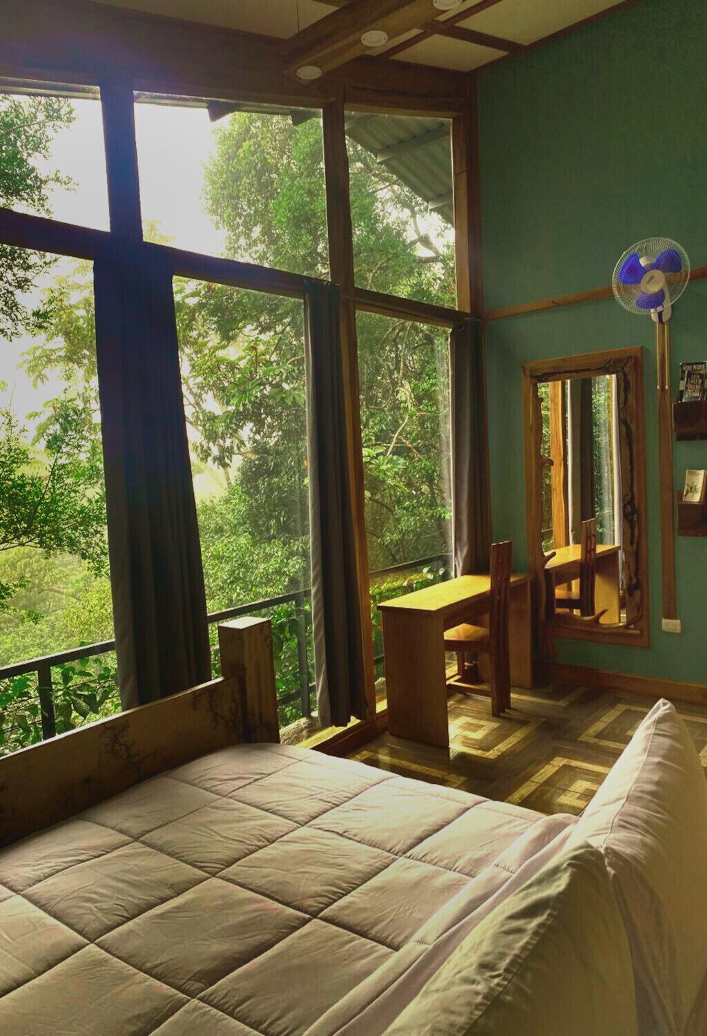 3 室のベッドルーム、セーフティボックス (室内)、デスク、旅行用ベビーベッド