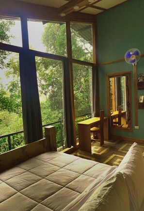 3 bedrooms, in-room safe, desk, travel cot