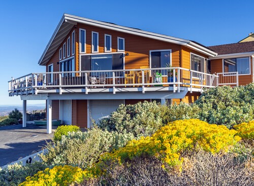 North Peak Custom Lake View Home "A Living Canvas"
