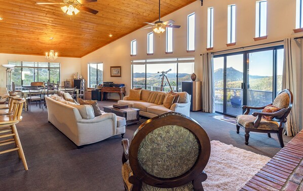 Smart TV, fireplace, DVD player, books