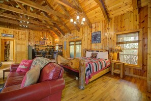 1 bedroom, iron/ironing board, internet, bed sheets - Moose Creek Lodge - The Perfect Romantic Getaway! (Sautee Nacoochee)