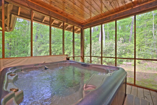 Interior - Moose Creek Lodge - The Perfect Romantic Getaway! (Sautee Nacoochee)