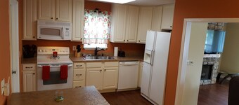 (296) Bayside Bungalow, large dock, easy highway access, close to LBL