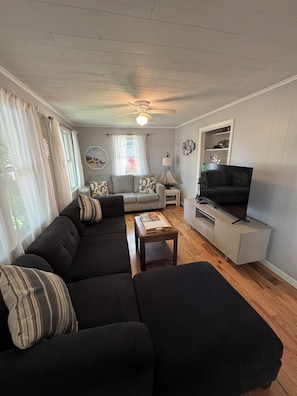 Smart-TV, Kamin, DVD-Player, Stereoanlage