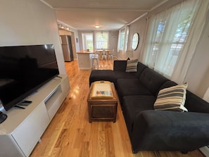 Smart-TV, Kamin, DVD-Player, Stereoanlage