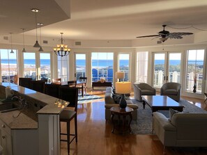 Een smart-tv, videogames, een dvd-speler en boeken