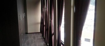 Prime location, modern, spacious condo In Cuenca Sleeps 6
