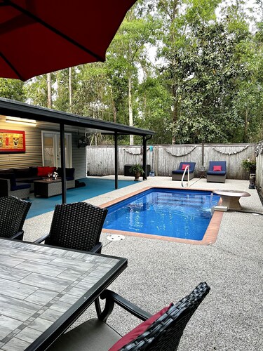 PRIVATE POOL, BACKYARD OASIS, CLOSE TO BEACHES!!