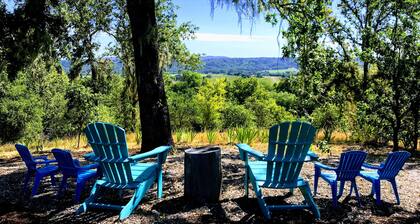 Family-Friendly Dry Creek Valley Retreat w/Amazing Views <15 Minutes To Square