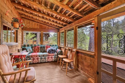 Cozy Secluded Cabin!