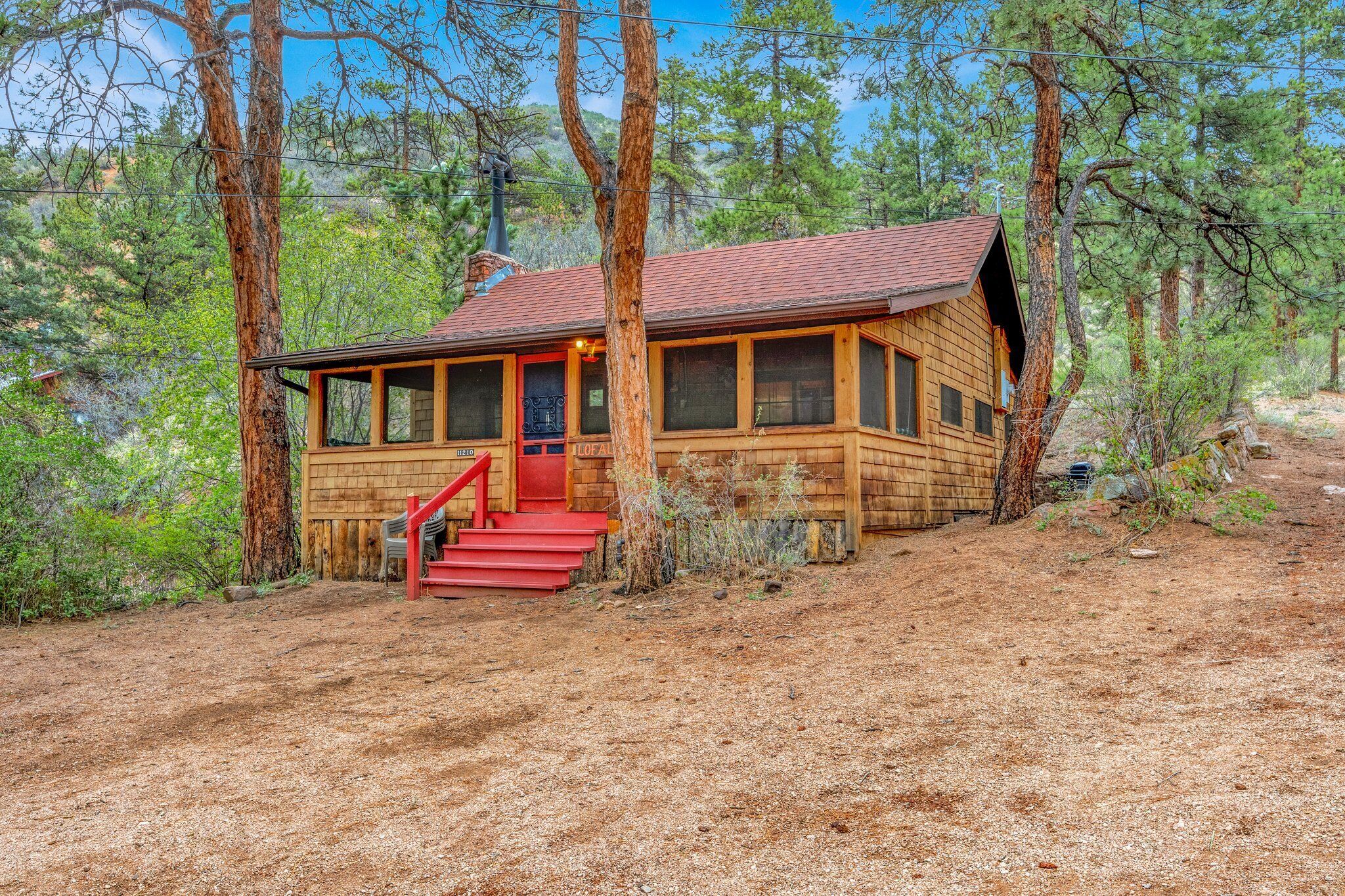 Cozy Secluded Cabin!