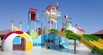 PVZ102| Steps to Waterpark * Pool * Pvt Hot Tub *