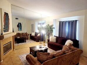 Smart TV, fireplace - Bike To Coachella Music Festival / Stadium (Indio)