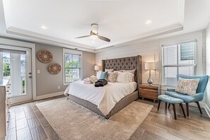 6 bedrooms, iron/ironing board, travel crib, free WiFi - Bright, Fenced Pool overlooking the lagoon,  Elevator, Kids Room, (Hilton Head Island)