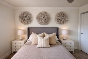 2 bedrooms, iron/ironing board, free WiFi, bed sheets - Barefoot Beach: Modern 2 Bd Condo, Perfect Getaway (Indian Shores)