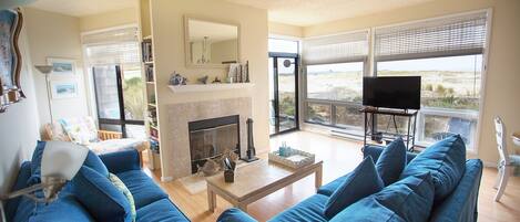 TV, fireplace, stereo