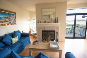 TV, fireplace, stereo