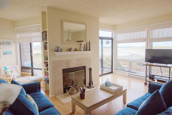 TV, fireplace, stereo