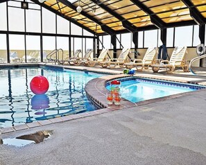 A rooftop pool - Ocean Sands in Virginia Beach (Virginia Beach)