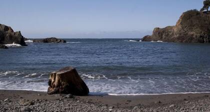 Casa de playa de Mendocino con vistas y camino de playa directamente desde el patio!