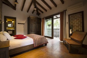 4 slaapkamers, een strijkplank/strijkijzer, gratis wifi, beddengoed