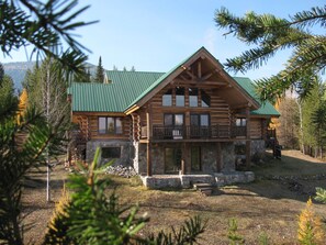 Exterior - A little heavenly peace, cabin No. 3 (Polebridge)
