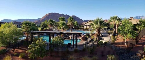 🌴26🌴HALLINNAN KOTI W / PRIVATE HOT TUB + PATIO MISTERS + PING PONG + FIREPIT